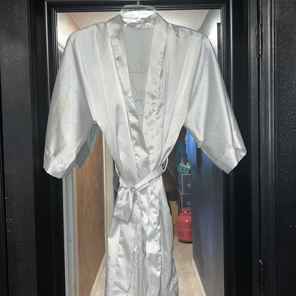(EUC) SUPER CUTE WHITE SATIN ROBE FOR THE BRIDE TO BE. SZ S - Picture 5 of 6